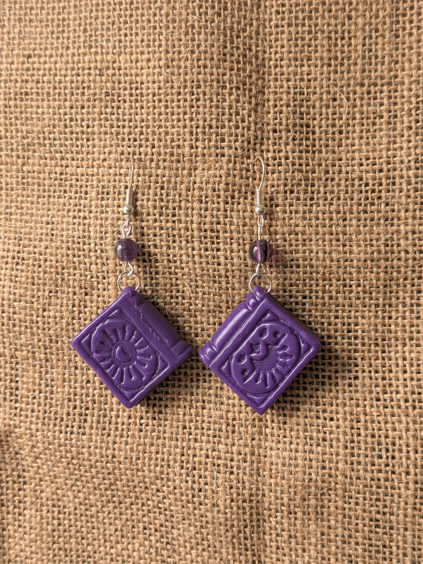 Boucles d'oreilles Grimoires Violets