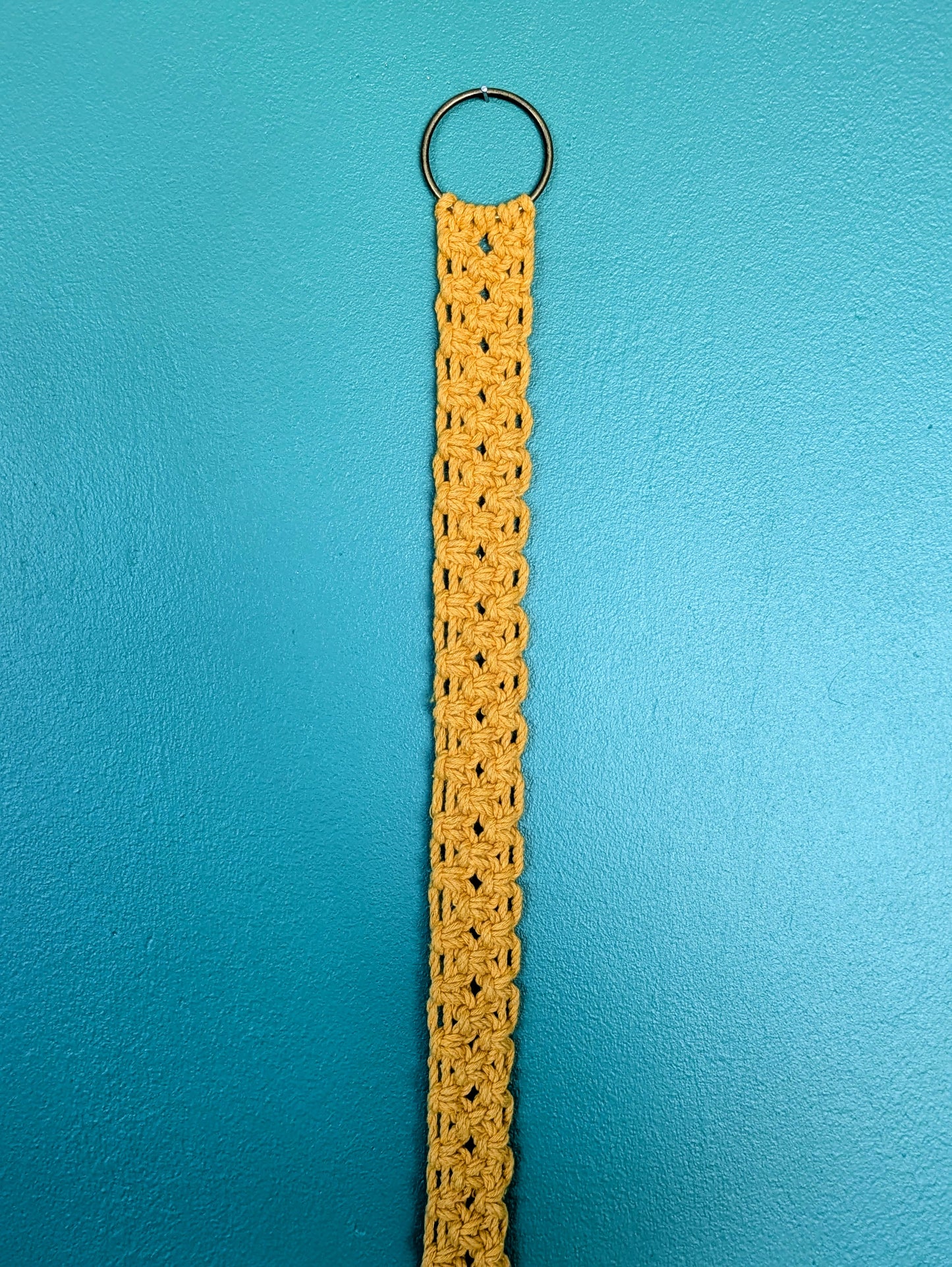 Ceinture en macramé moutarde