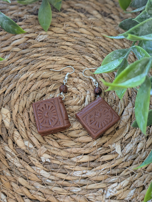 Boucles d'oreilles Grimoires Marrons